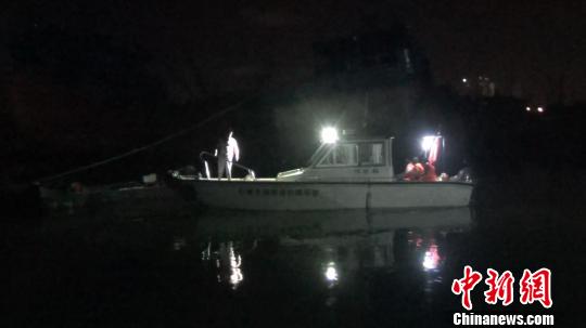 ��ҹ������~�|��3�˱���Ȫ�ݾ���(li��n)��(d��ng)����