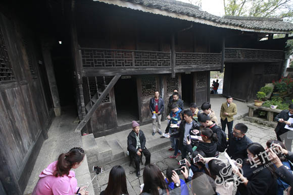 ���W(w��ng)�j(lu��)ý�w���D(zhu��n)�ġ��tɫ�υ^(q��)��������ʾ������ �ؑc����������ɫ�����N·��