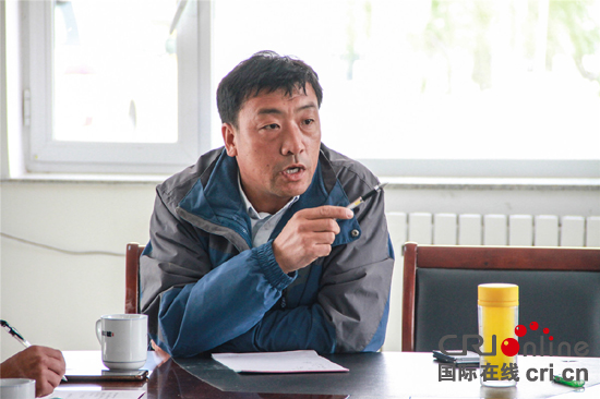 �DƬĬ�J���}