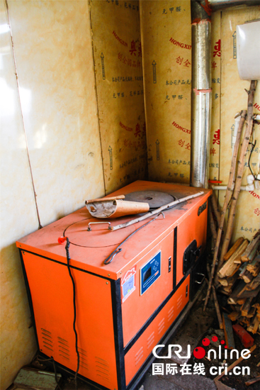 �DƬĬ�J���}