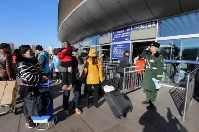 ��ů�����Ї�܊�˵Ęsҫ�r�̣�һ�����Y���_ǧ���f�Z