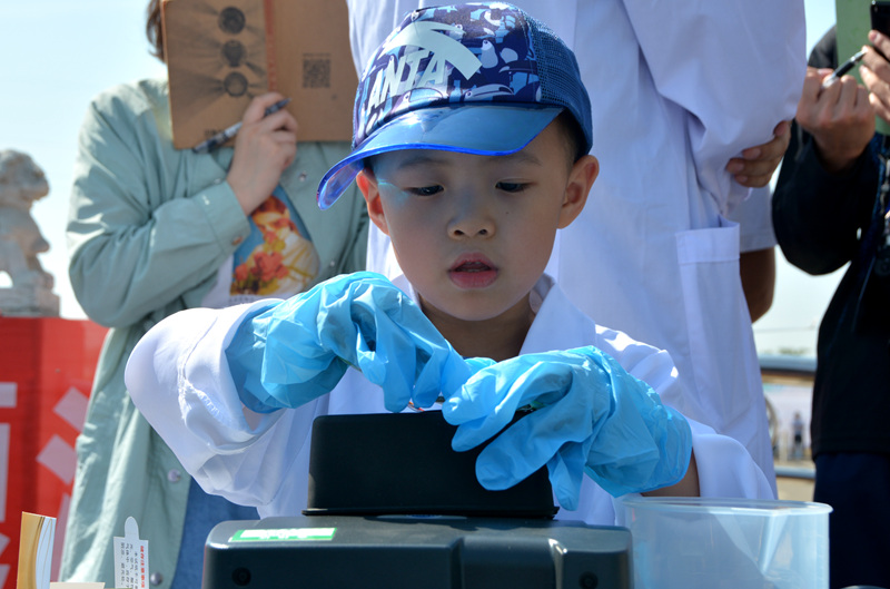 �ޕx��С���ь�(du��)ˮ�әz�y(c��)ʮ�ָ��dȤ������С��֪���@��(g��)�������������ӡ�������K���Լ�������һ�����n�Ԗ|�f���������������һ����������ˮ����ӛ���������L�����v�Ķ�����ˮ���{(di��o)�Ĺ�����ÿ������Ҫ׌�Լ�����һ�β�����˯��������W(w��ng)ӛ�ߌO����z��