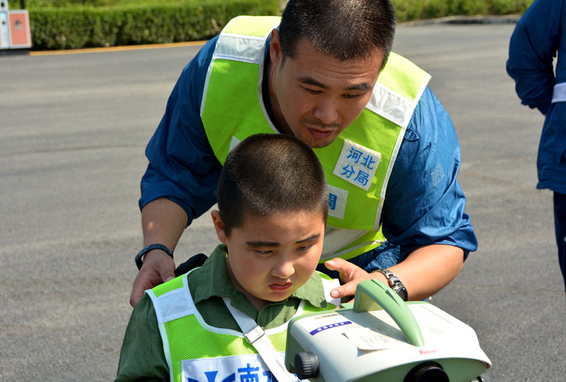 ������С�����ڰְ���ʥ���ָ��(d��o)�²����y(c��)�L�x������������С���ѵ������������ˮ���{(di��o)һ�����̎��İְ־���һ��(g��)���ˡ�������W(w��ng)ӛ�ߌO����z��