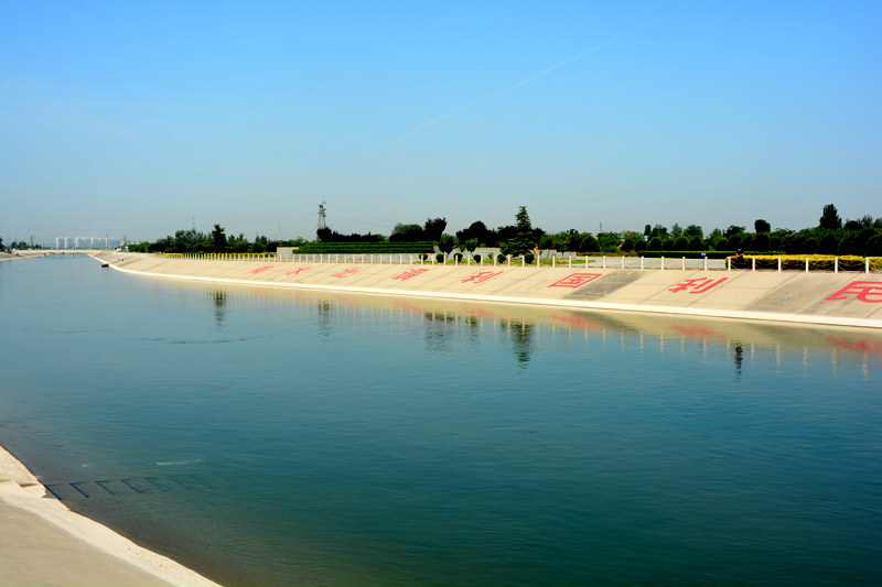 �����ӵ����������O(sh��)Ӌ(j��)ݔˮ������170������ÿ�����Ӵ�������200������ÿ�����о�������ʽͨˮ�ԁ�������������ˮ��Ӌ(j��)10�������a(b��)ˮ���s3000�f��������׌һ�ȸɺԵ�ʯ���fĸ�H���ػ����ջ�������V�������ṩ��һƬ��ˮ�{(l��n)����������W(w��ng)ӛ�ߌO����z��