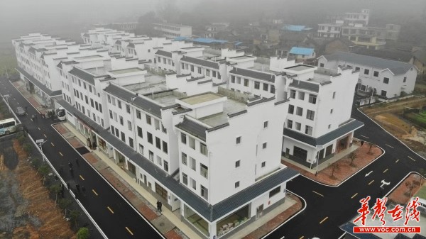 【精準(zhǔn)扶貧 鄉(xiāng)村振興】挪窮窩拓富路 馬杜橋鄉(xiāng)村民搬出“新”生活