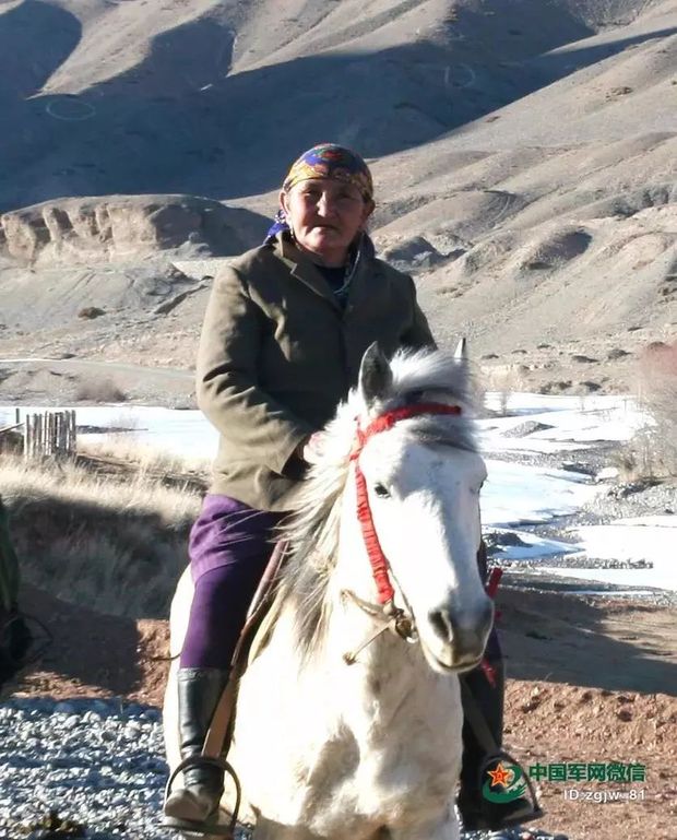 �@�β���30���ҕ�l��׌܊�˸е�ů�ģ�