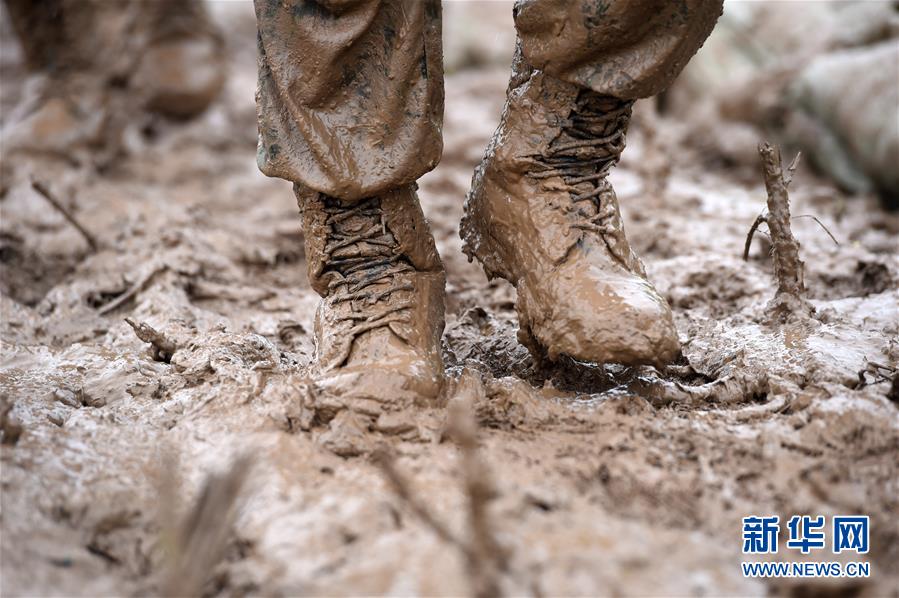 ������(x��)��ƽ�r(sh��)���Ї���ɫ���(hu��)���x˼��ָ���¡����r(sh��)����������ƪ�¡���(x��)��ƽ����ӛ�P(gu��n)���¡��D�Ļ���(d��ng)����10��һ�О������񡪡�����ȫ����Ѵ�Ȟ�(z��i)ȡ���A�����ش����֮�r(sh��)