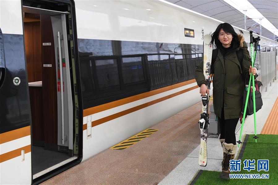 �����Aȫý�^�l���D�Ļ���(d��ng)����11��������չ���p�W��֮��Ӣ�ˡ�����(xi��)�ڱ������W��(hu��)�_(k��i)Ļ��Ӌ(j��)�r(sh��)500��֮�H