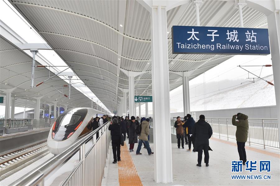 �����Aȫý�^�l���D�Ļ���(d��ng)����10��������չ���p�W��֮��Ӣ�ˡ�����(xi��)�ڱ������W��(hu��)�_(k��i)Ļ��Ӌ(j��)�r(sh��)500��֮�H