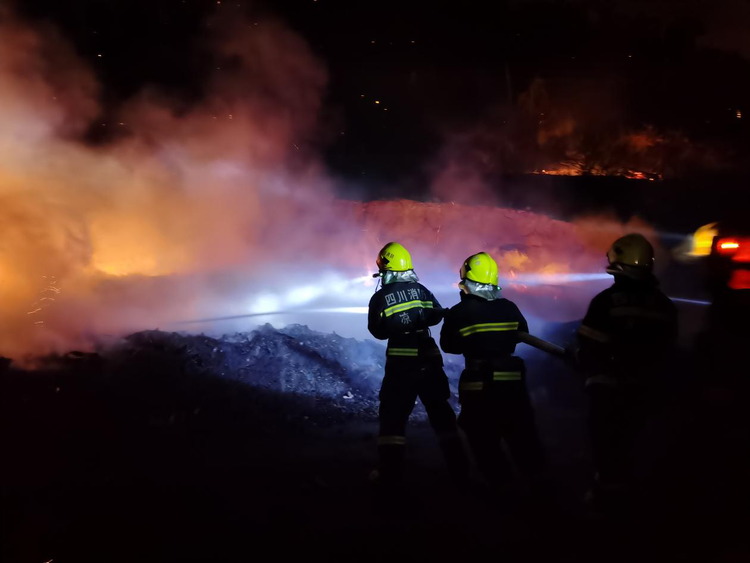 ��׷�������{���Ĵ���ɽ����������ҹ�����o��ɽ�o����һ��ƽ��