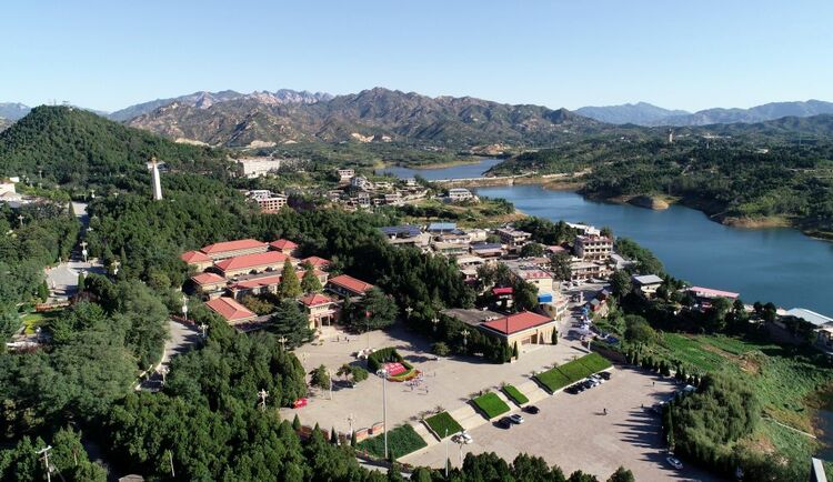 ����(x��)��ƽ����ӛ�����I(l��ng)�¼tɫ���Eƪ  �����£��ߺ��r�����s��·��