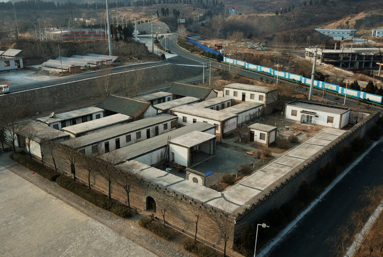 ����(x��)��ƽ����ӛ�����I(l��ng)�¼tɫ���Eƪ  �����£��ߺ��r�����s��·��