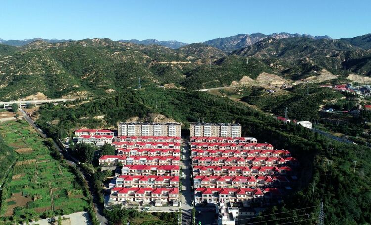 ����(x��)��ƽ����ӛ�����I(l��ng)�¼tɫ���Eƪ  �����£��ߺ��r�����s��·��