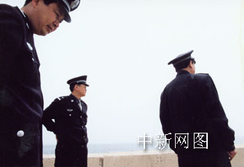 ��ï���ɳ����񾯵�һ�����_��߅���О齪��