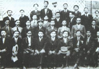 1924��7������ϯ�Ї����a(ch��n)���x����F(tu��n)�ÚW�����δ������(hu��)�Ĵ����ڰ����Ӱ��ǰ�����Ğ��ܶ�����������������Сƽ�������ģ�