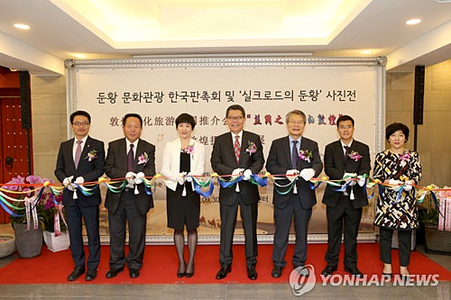 ��ϯ���(d��ng)���F�e���ʑcף�DƬչ�_(k��i)Ļ��������ػ��и����L(zh��ng)�R�۾������Ğ��n��(gu��)ǰ��(gu��)��(hu��)�h�T���dǧ�����n(li��n)�磩