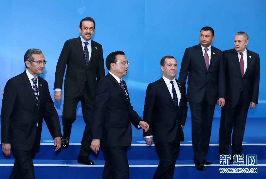 12��15�����Ї�����(w��)Ժ������ˏ��ڰ�˹���{��ϯ�Ϻ������M���ɆT���������X������ʮ���Ε��h���@���c���I(l��ng)��(d��o)�˼��w��Ӱ��������������A��ӛ�� ���d�� �z