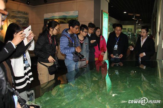 �ڰ�б�ŗ����������ӛ��Ԕ��(x��)�˽��ˡ�����y���y�������족�е������������Щ��