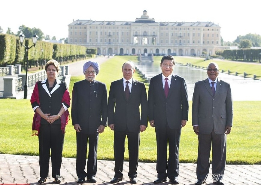 9��5����������ϯ����ƽ��ʥ�˵ñ���ϯ��u�����I(l��ng)��(d��o)�˷���ʽ����@���c���I(l��ng)��(d��o)�˼��w��Ӱ��