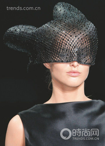 Armani Priv������^�