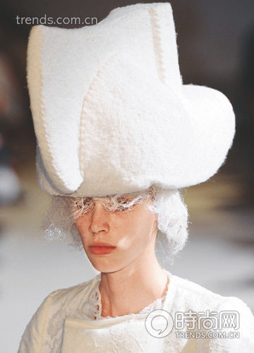 Comme des Gar?ons��ɫ��ñ