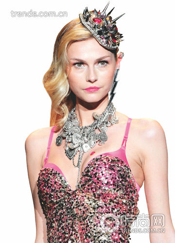 Betsey Johnson����^�