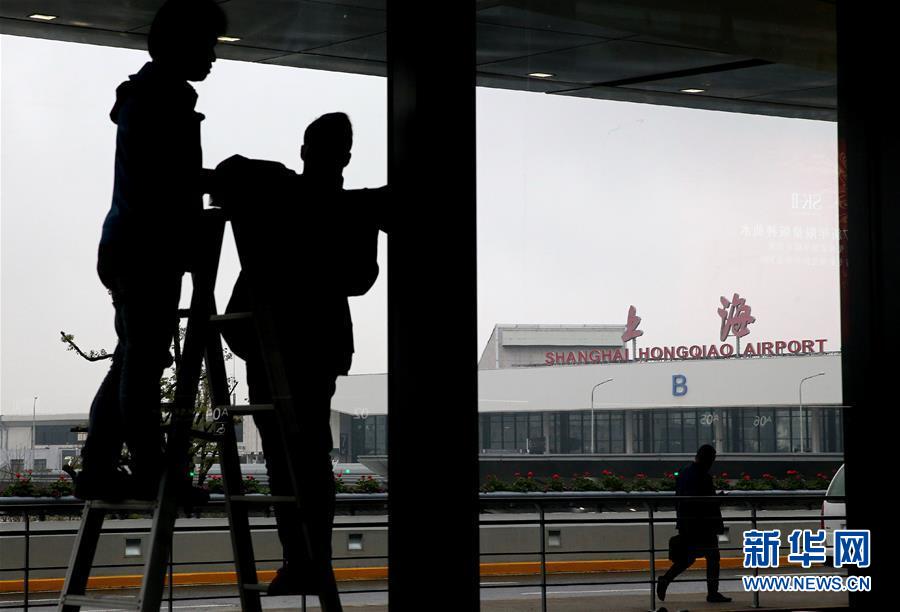 ������(w��)����1���Ϻ����C(j��)��1̖��վ��A�Ǹ������